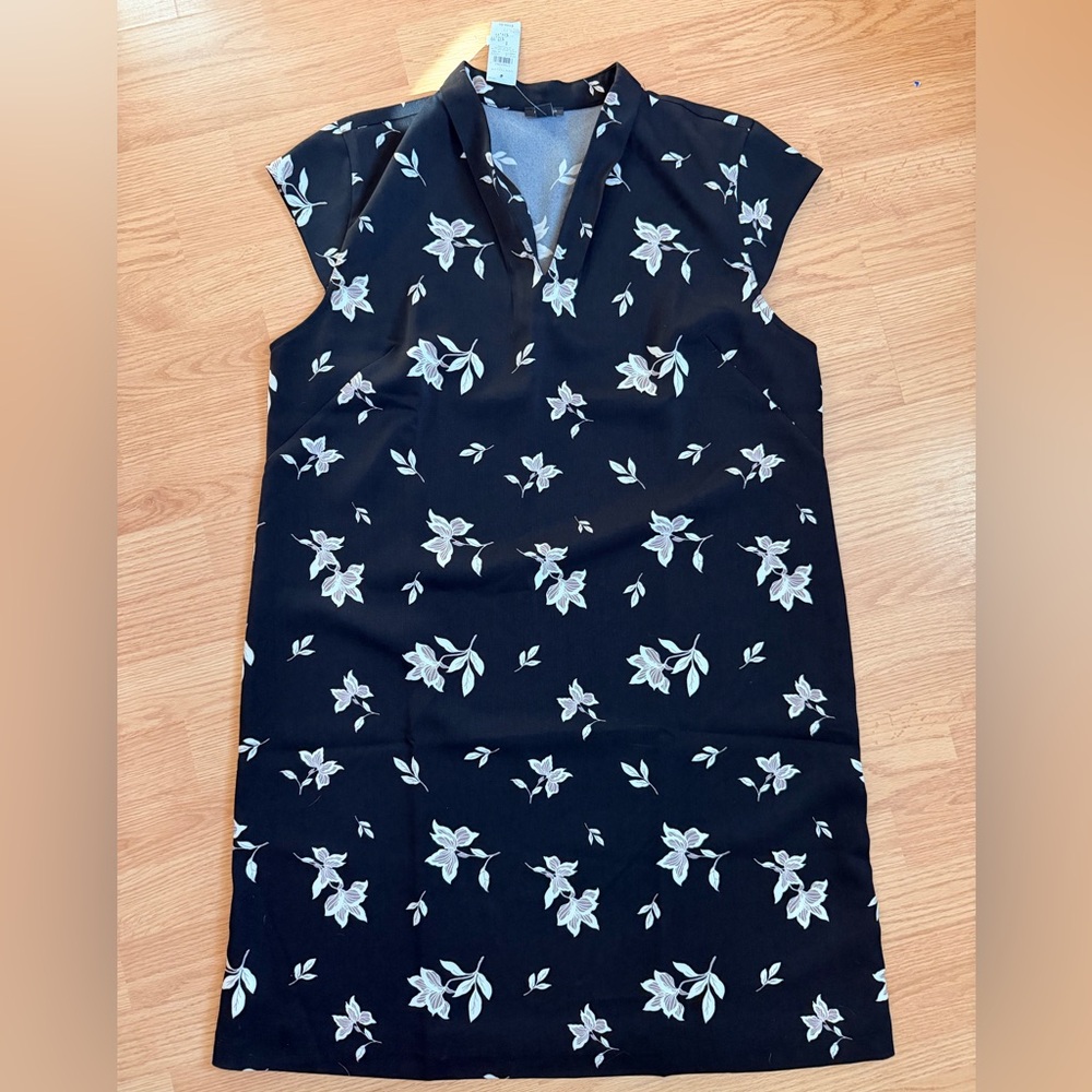 NWT Ann Taylor Black and White Leaf Print Dress